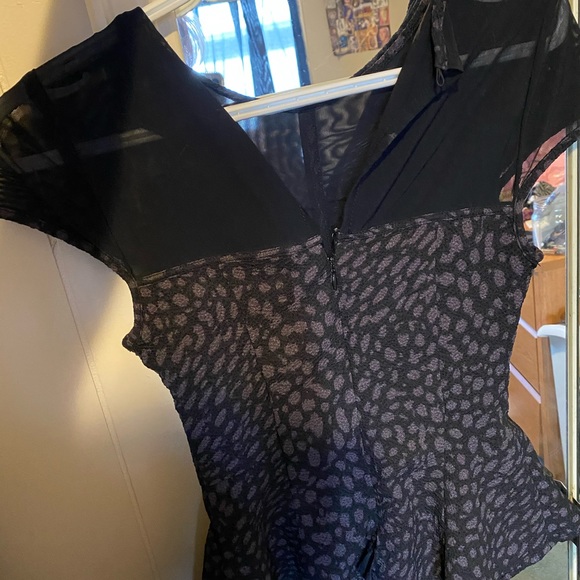 GUESS XS zipper backed top - Picture 2 of 2